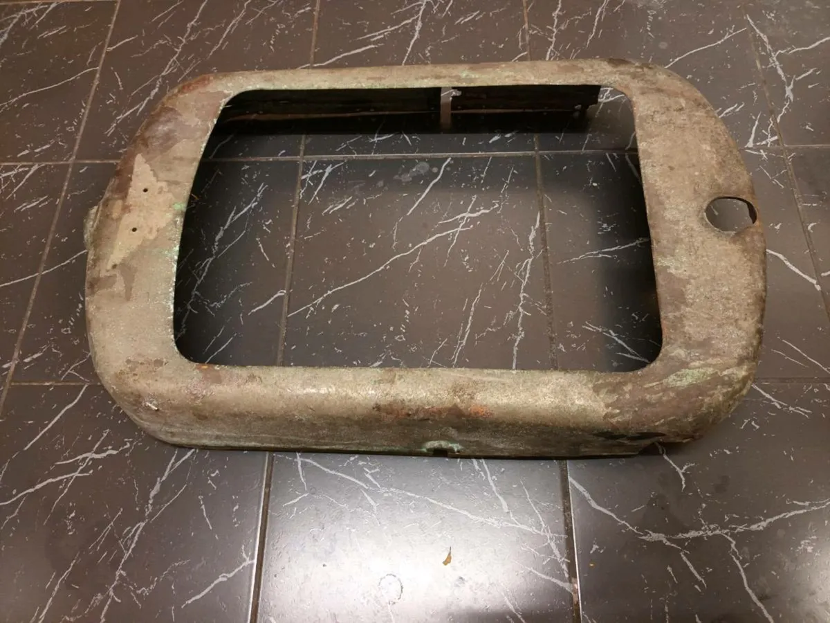 Vintage Radiator Surround - Image 3