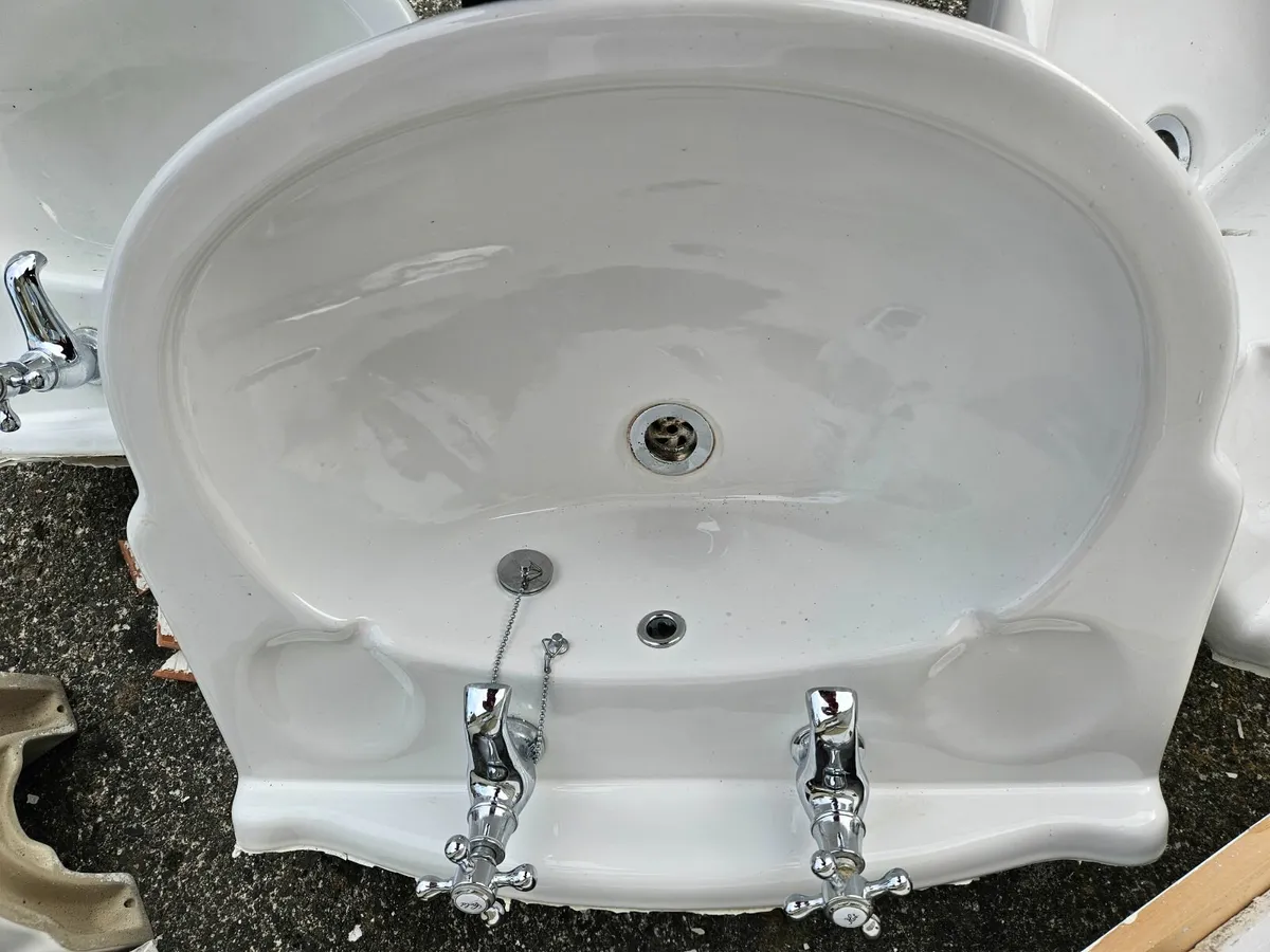 pedestal sink - Image 2