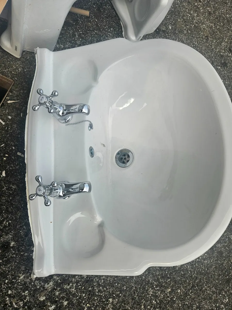 pedestal sink - Image 4