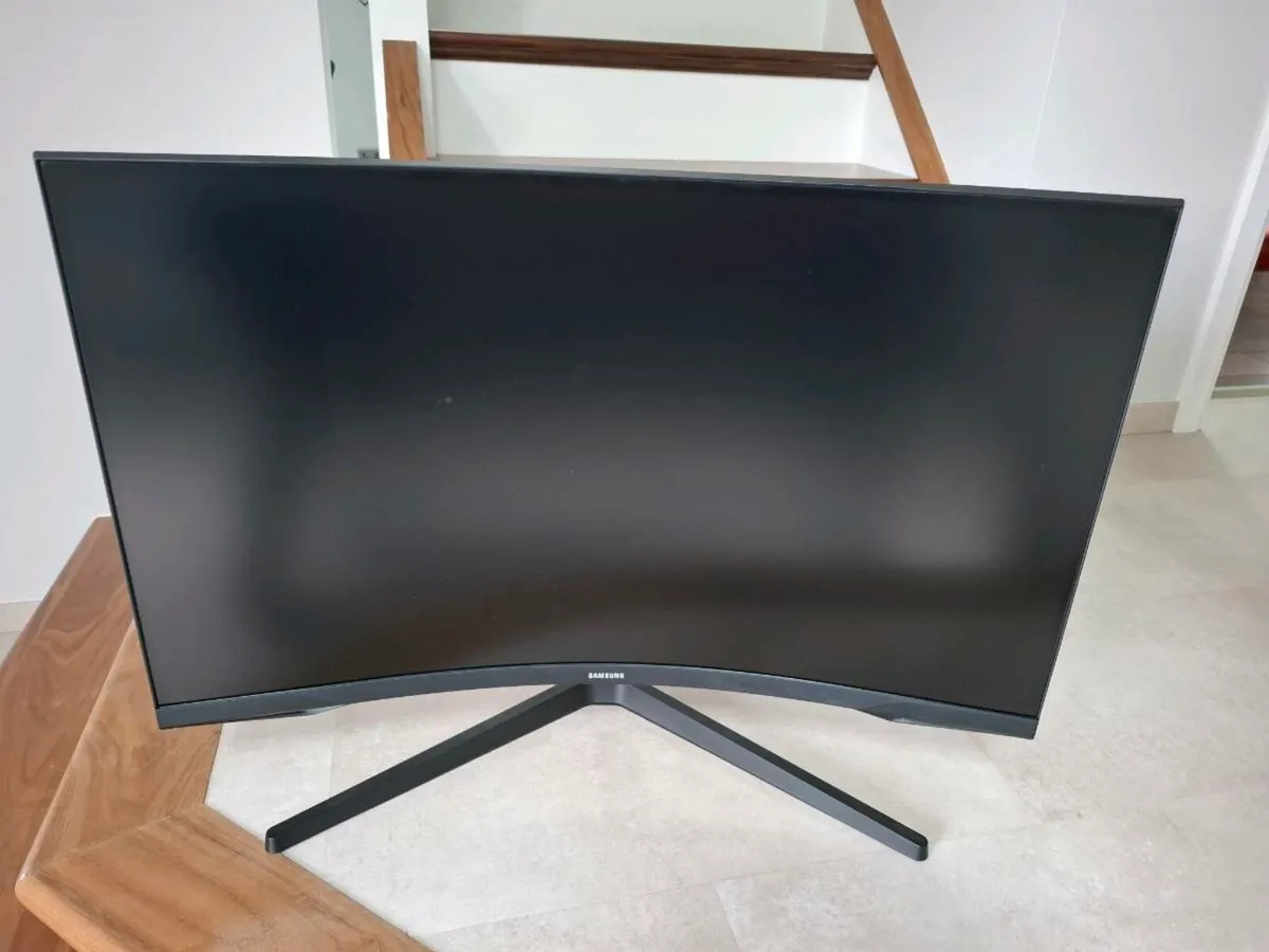 Samsung G5 32" Curved Monitor - Image 1