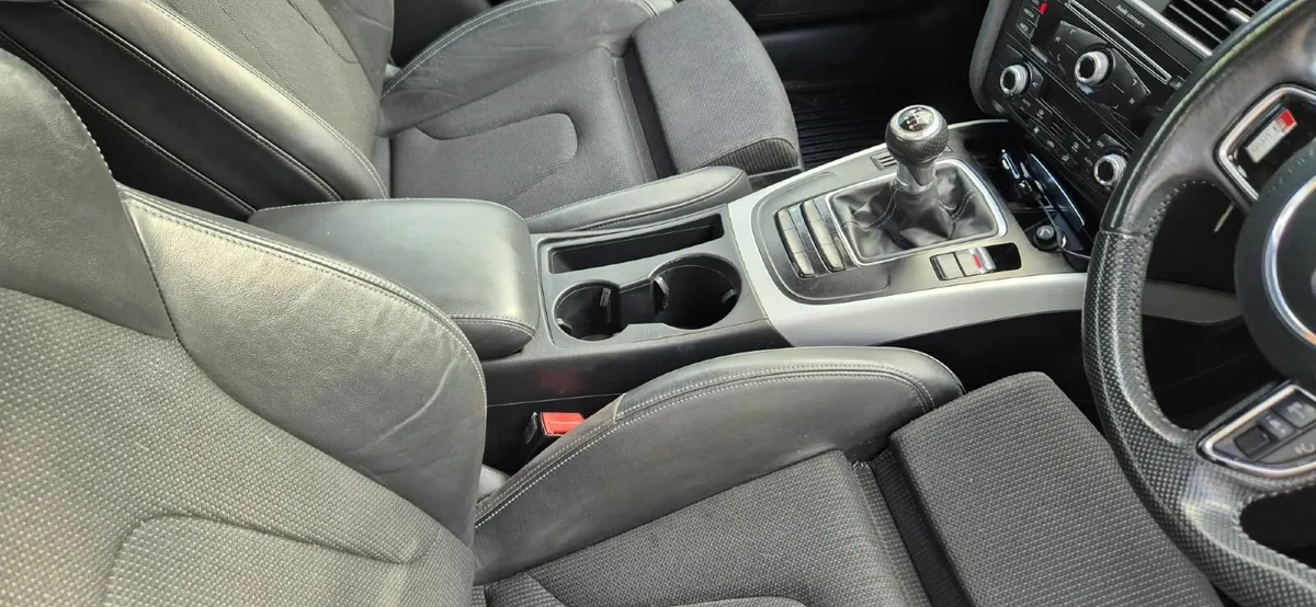 Audi A4   S-Line    2012 - Image 2