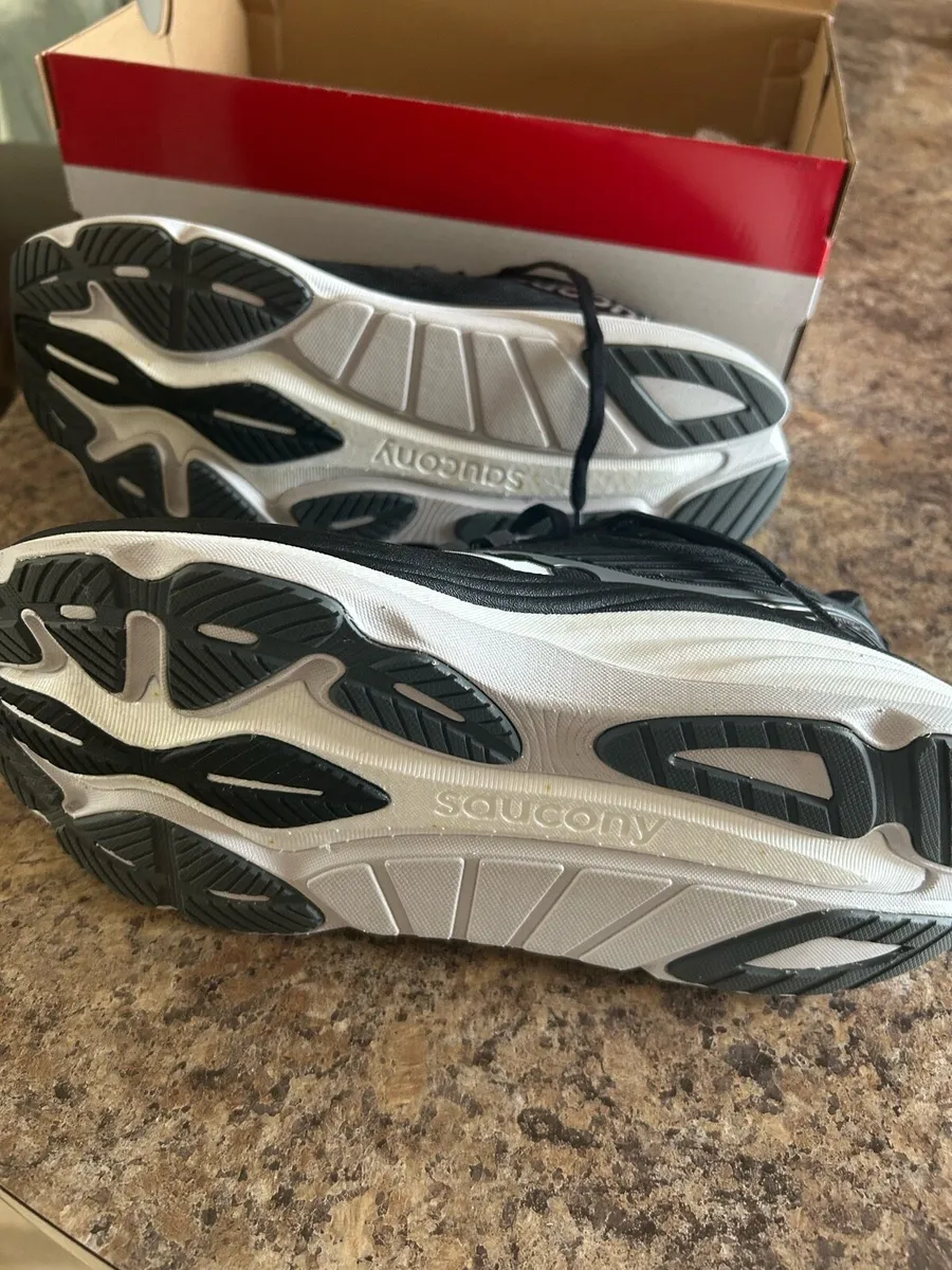 Saucony Hurricane men’s runners - Image 3