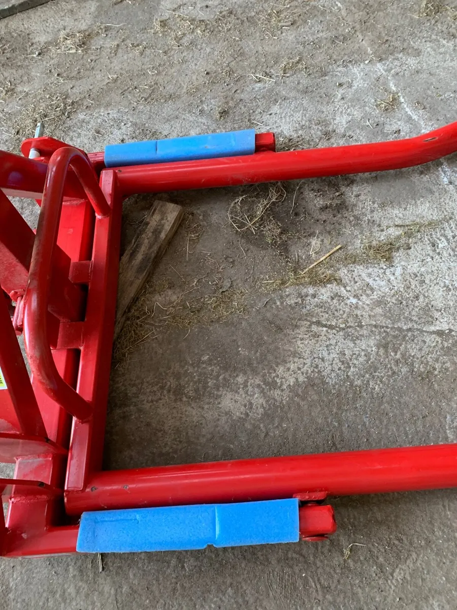 Nugent bale handler - Image 2