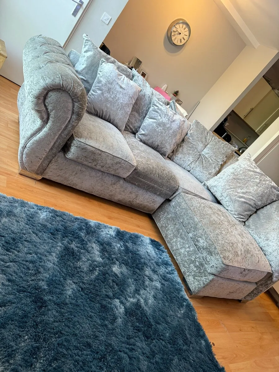 Corner sofa / L shape sofa - Image 1