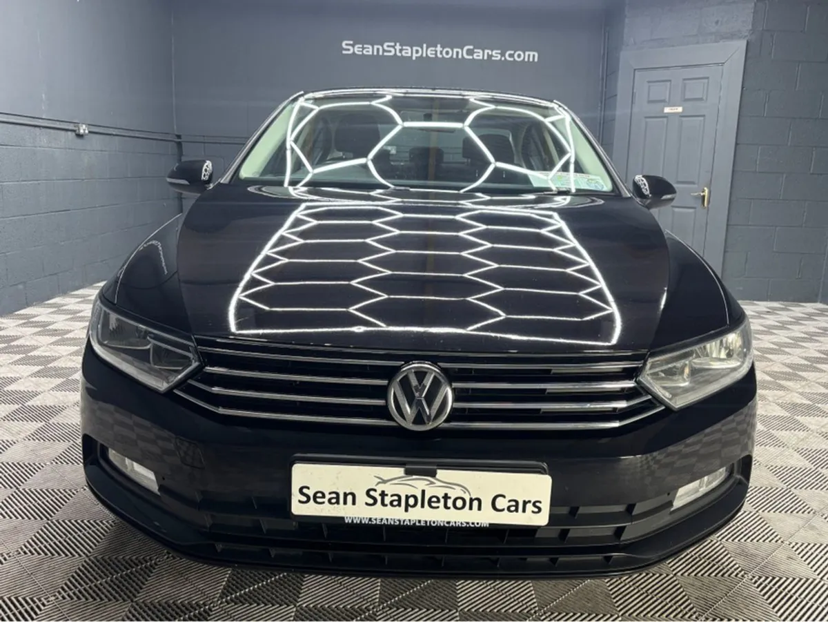 Volkswagen Passat 1.6 TDI S Bluemotion 120PS 4DR - Image 2
