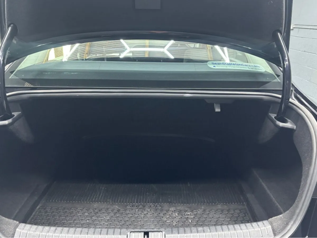 Volkswagen Passat 1.6 TDI S Bluemotion 120PS 4DR - Image 3