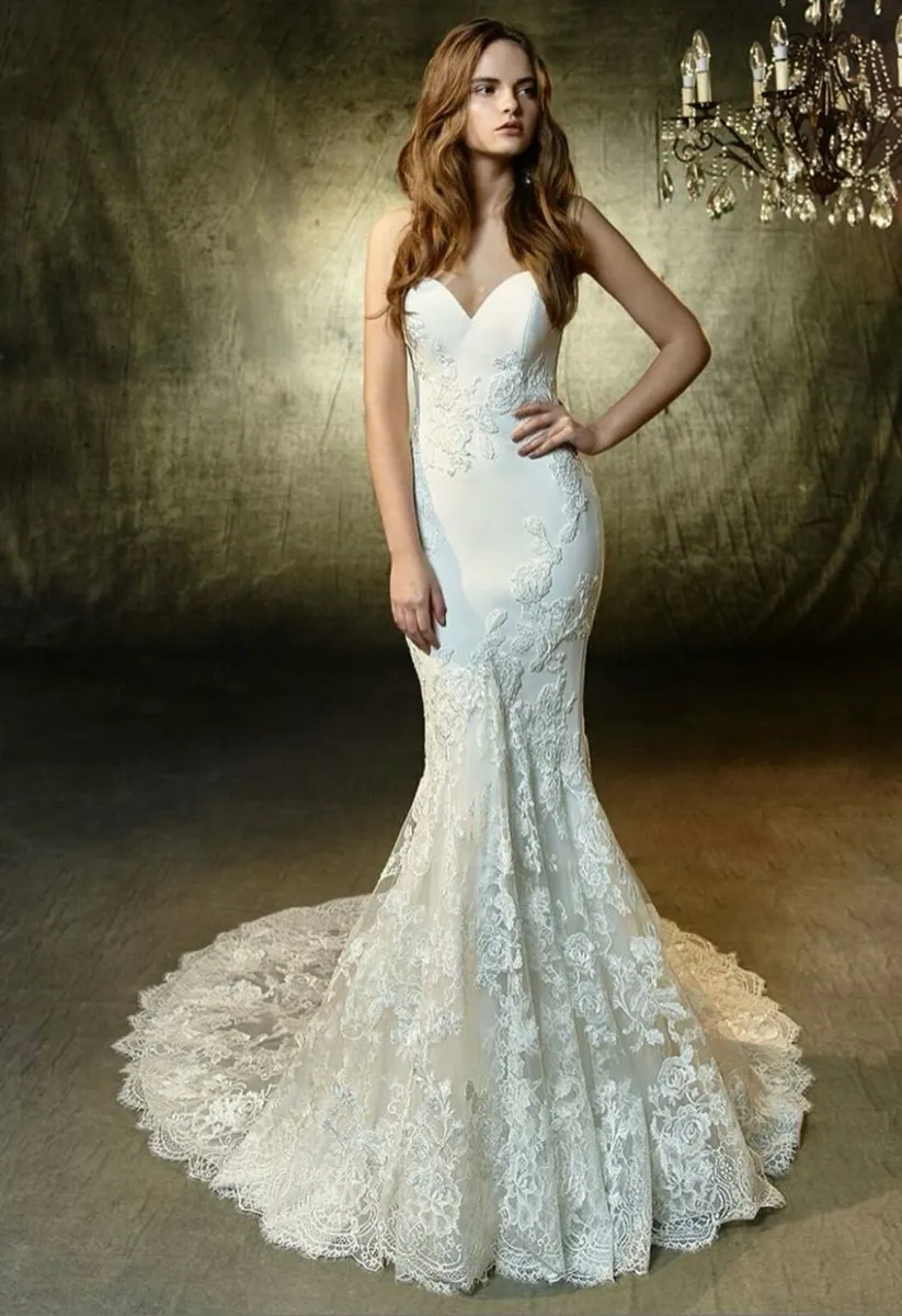 Beautiful wedding dress- never worn - Image 1