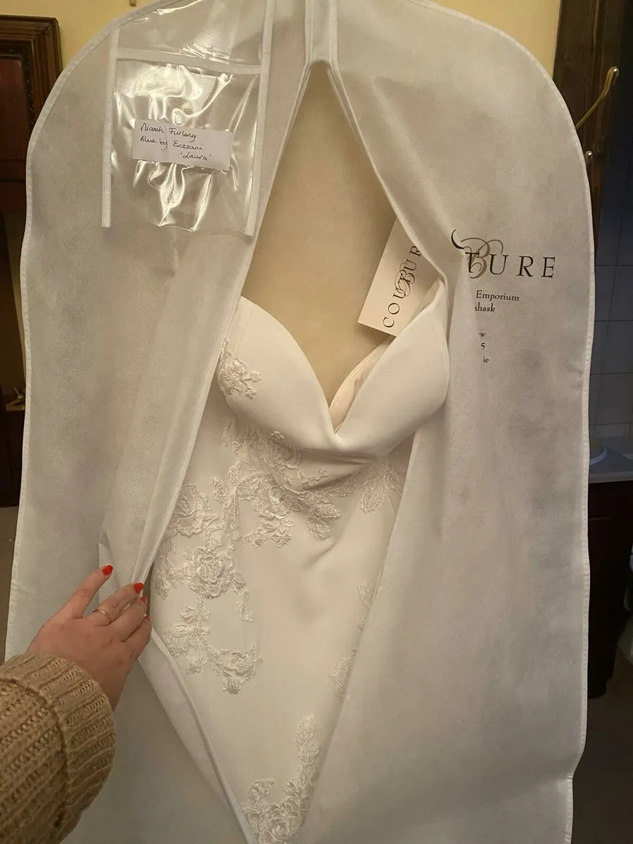 Beautiful wedding dress- never worn - Image 4