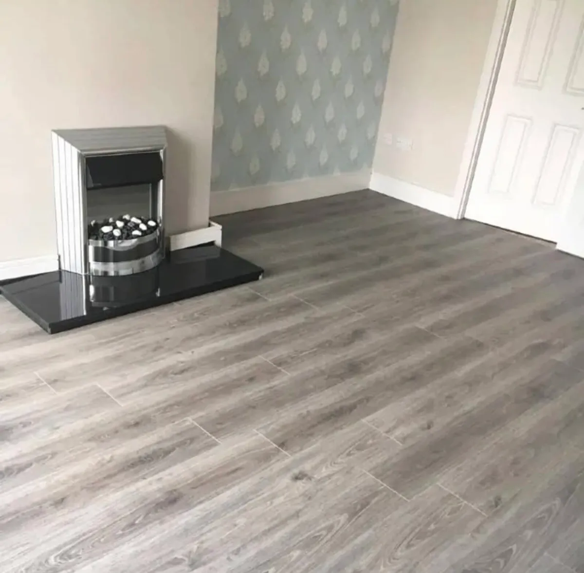 50sqm New York Oak Grey Laminate 12mm flooring AC5 - Image 2