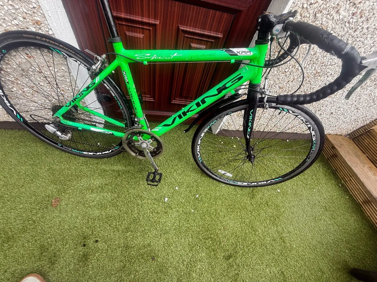Road bike - Image 1