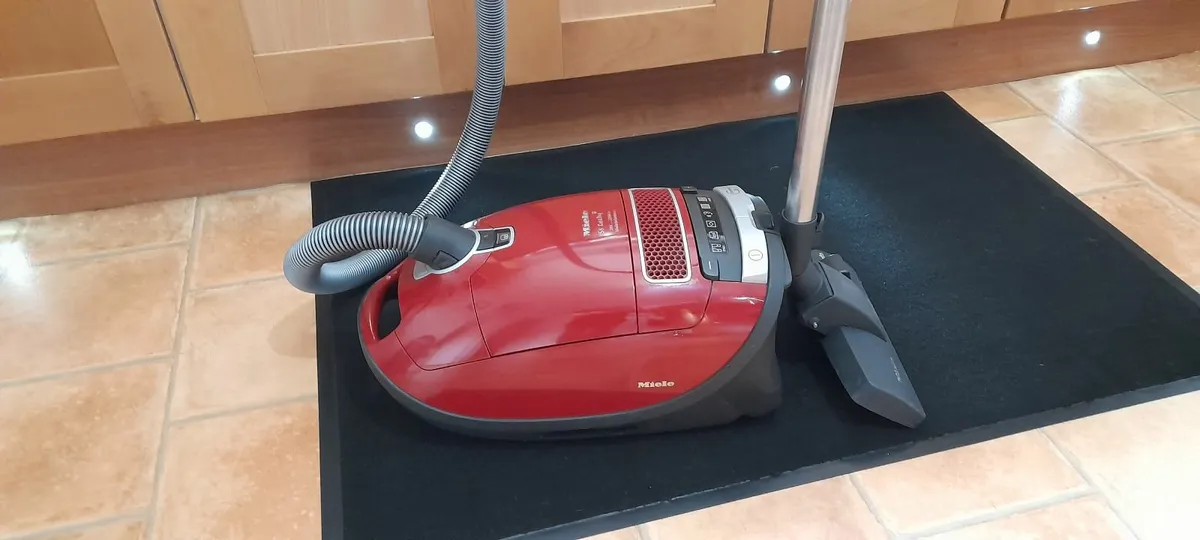 2200watt Miele vacuum/Hoover cleaner - Image 1