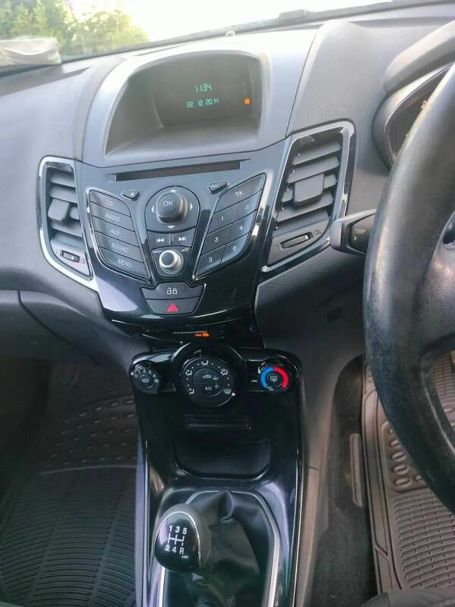 2014 Ford Fiesta Titanium model - Image 2