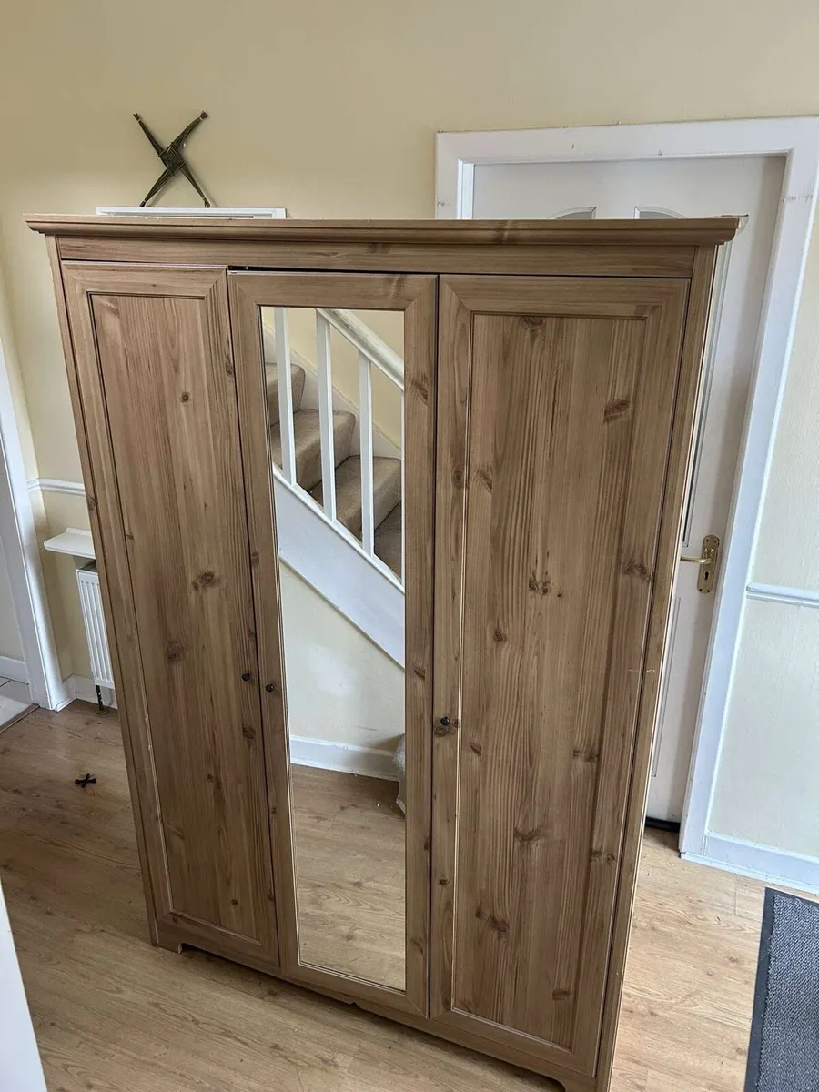 Wardrobe for collection - Image 1
