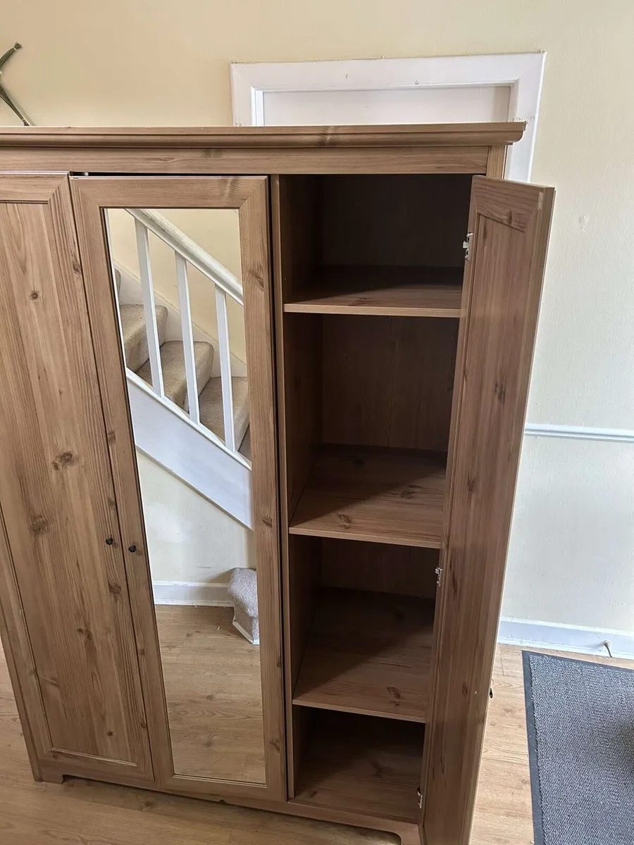 Wardrobe for collection - Image 2