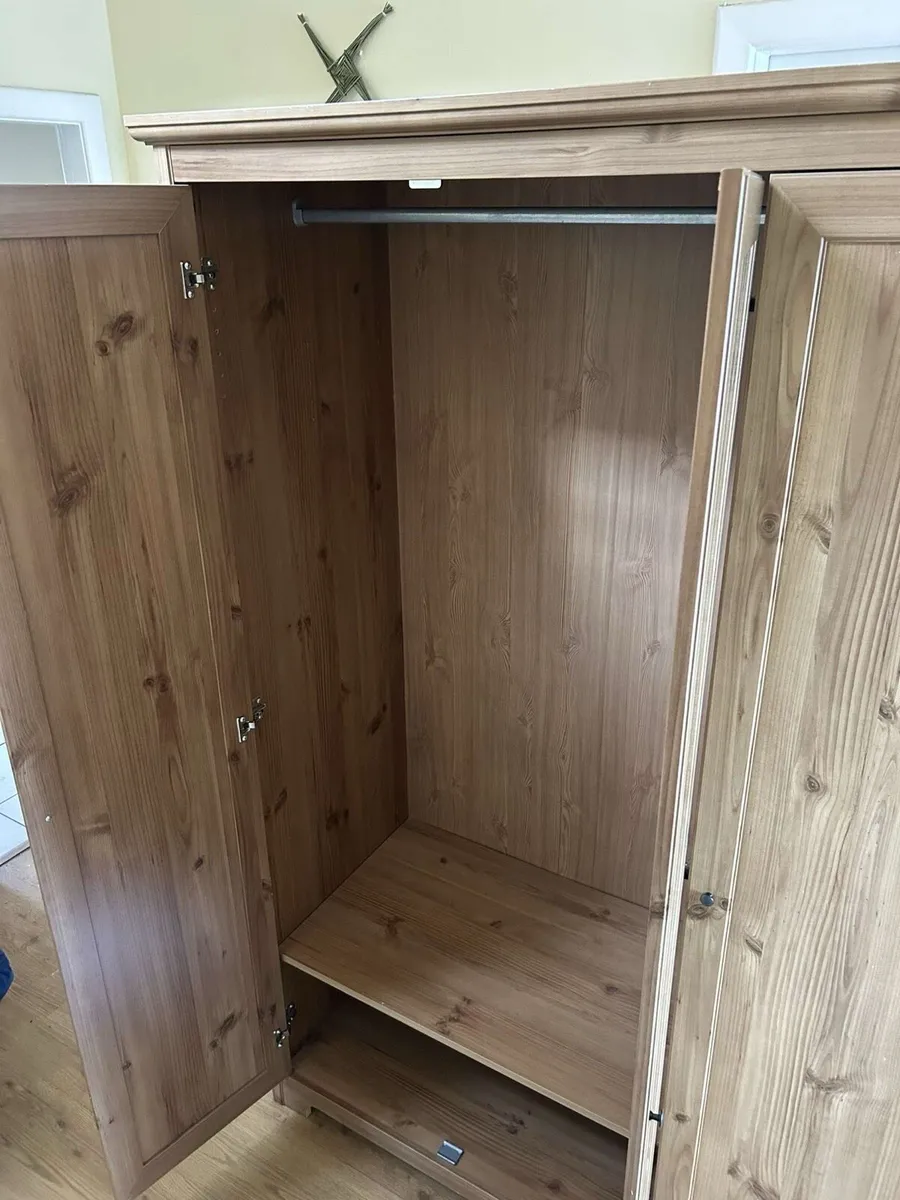 Wardrobe for collection - Image 3