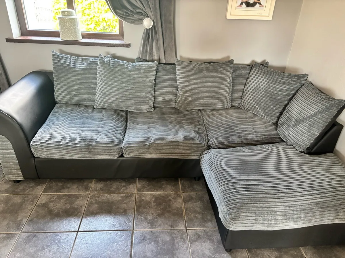 Corner couch - Image 2