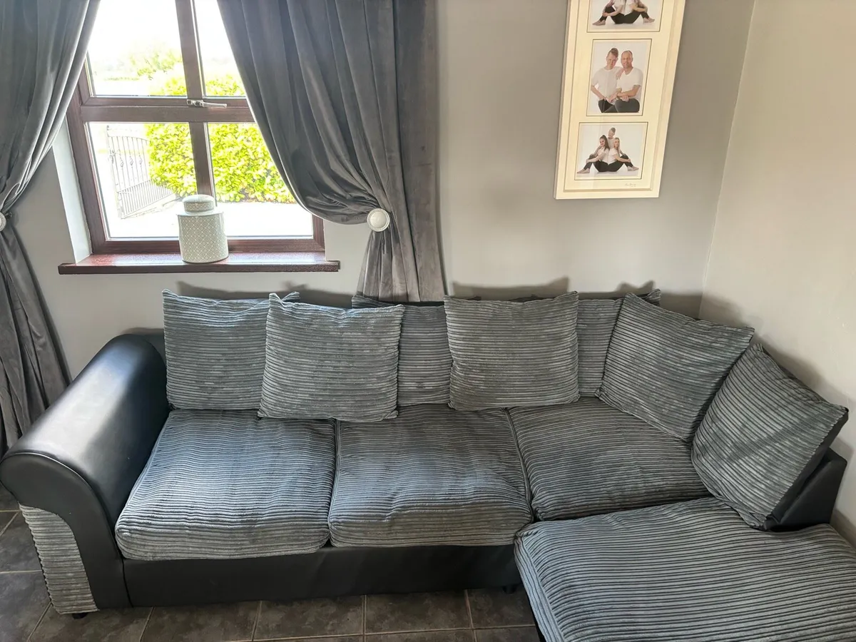Corner couch - Image 3