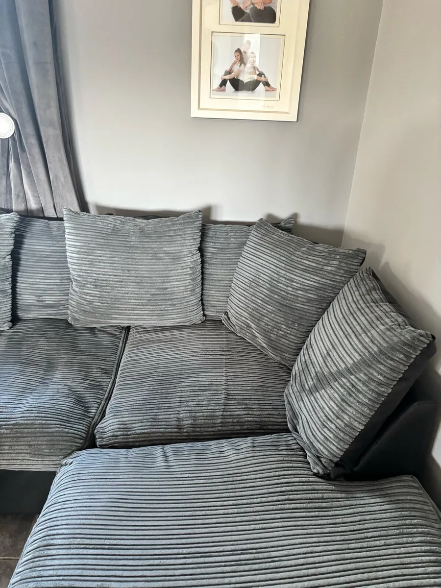 Corner couch - Image 4