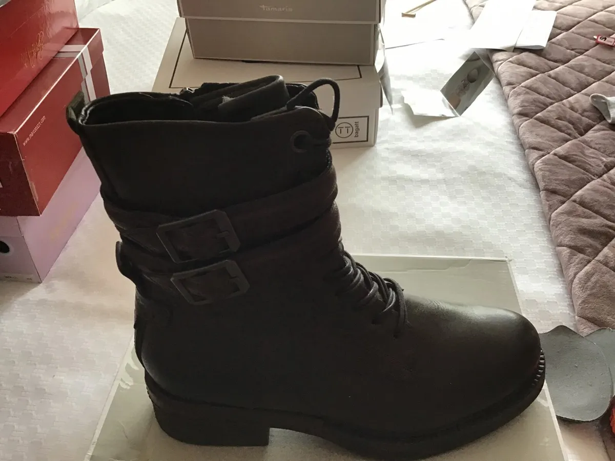 New pair of Boots - Image 4