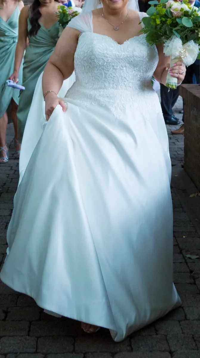 Wedding Dress Size 24 - Image 2