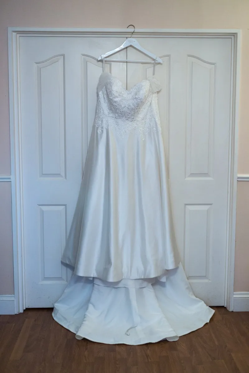 Wedding Dress Size 24 - Image 1