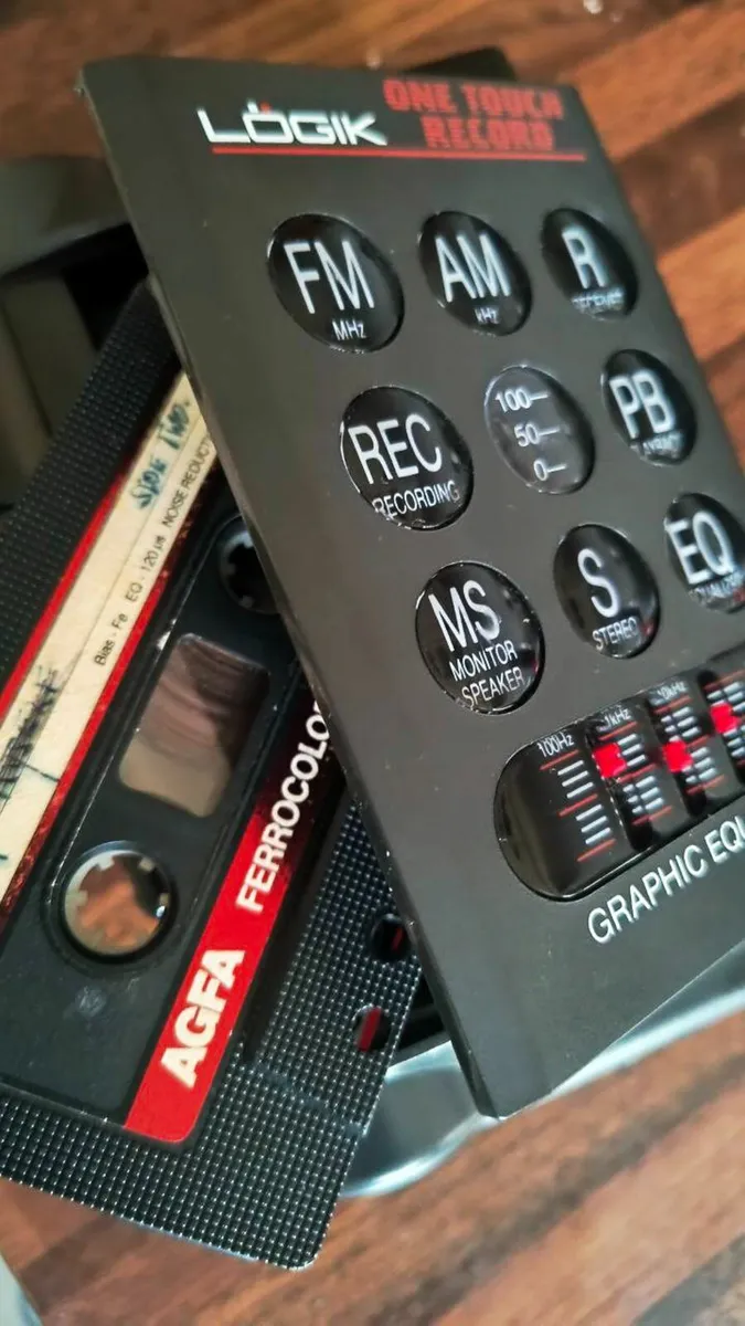 Logik Cassette Players Recorders, FM AM Radio - Image 1