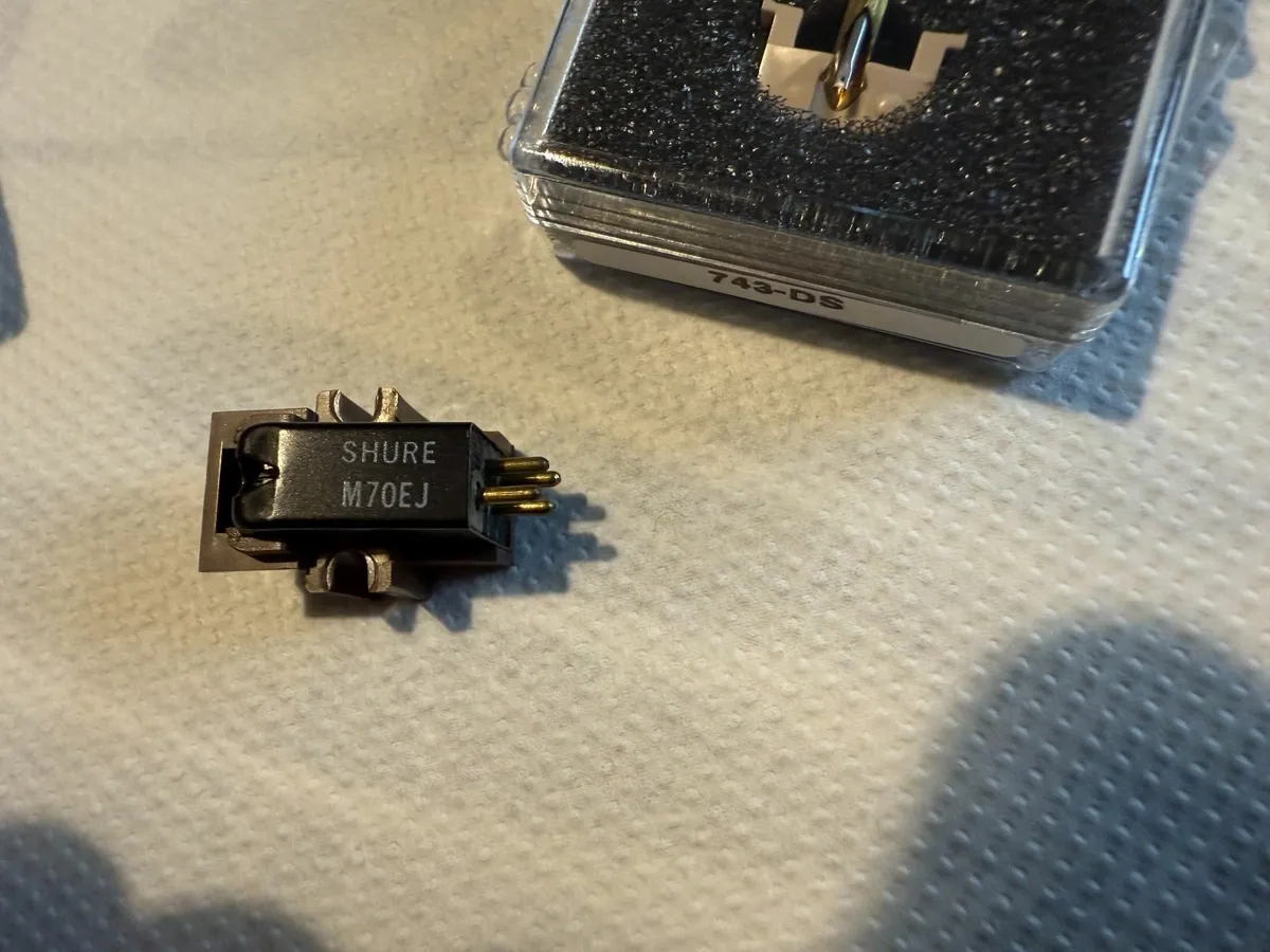 SHURE  M-70EJ  (Brown body) - Image 4