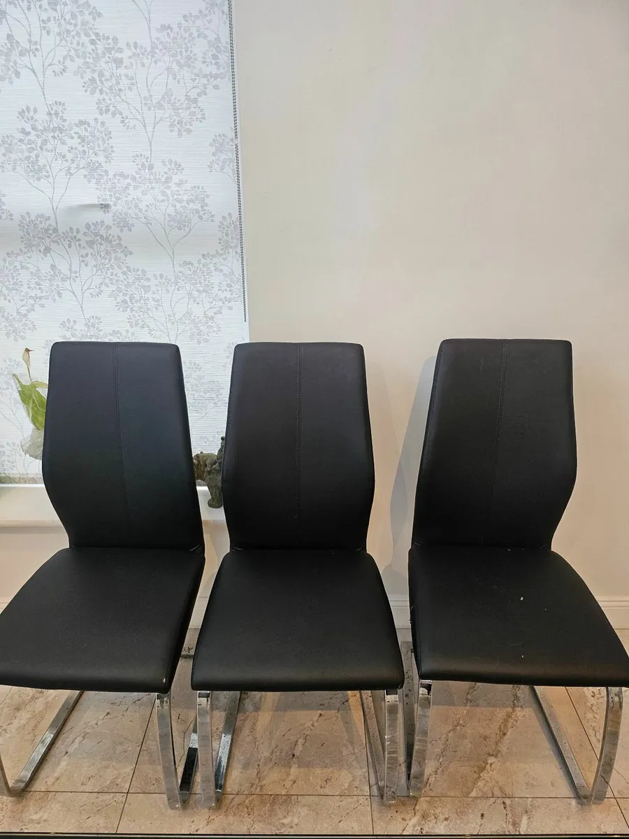 Dining Table and Chairs - Image 3