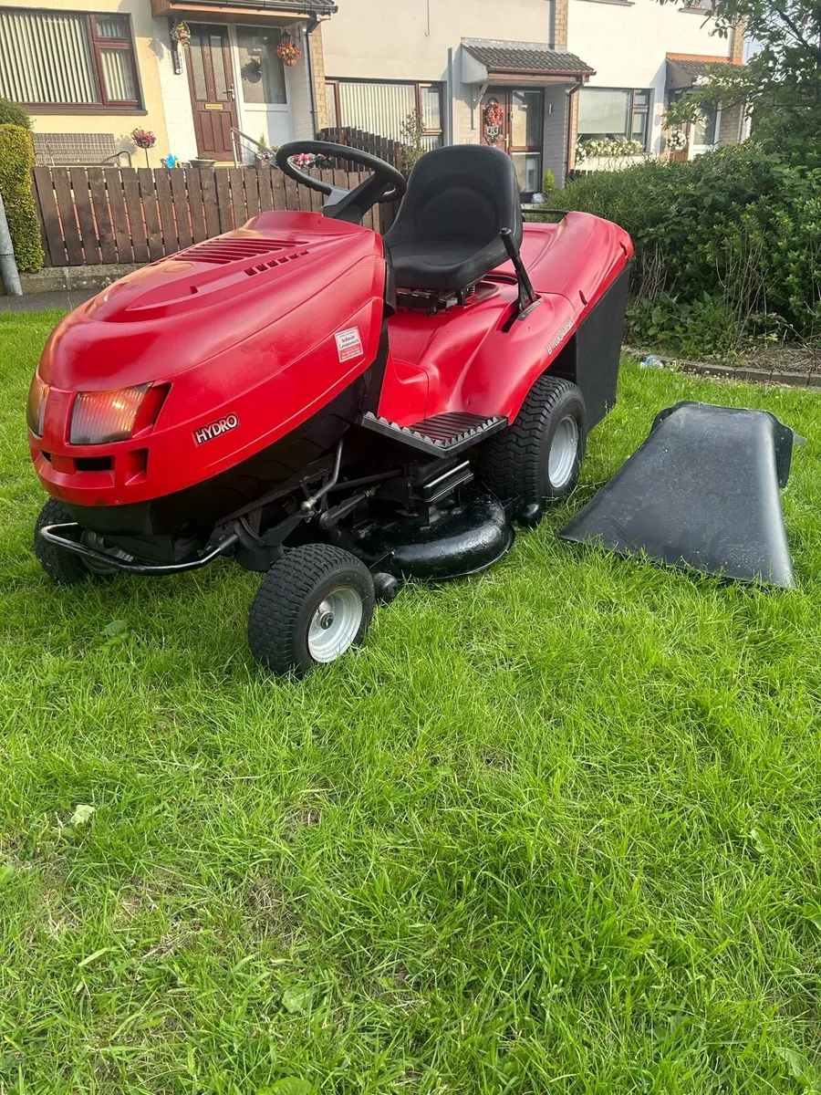 Castlegarden Ride on lawnmower - Image 1