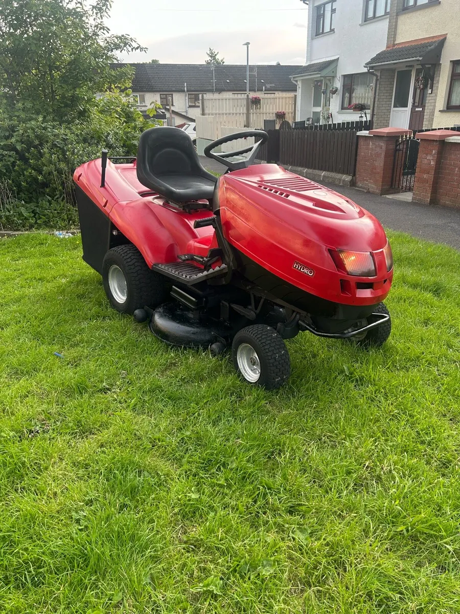 Castlegarden Ride on lawnmower - Image 4