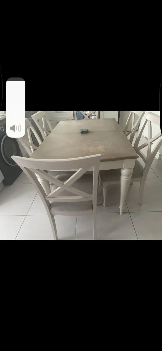 Table and chairs - Image 2
