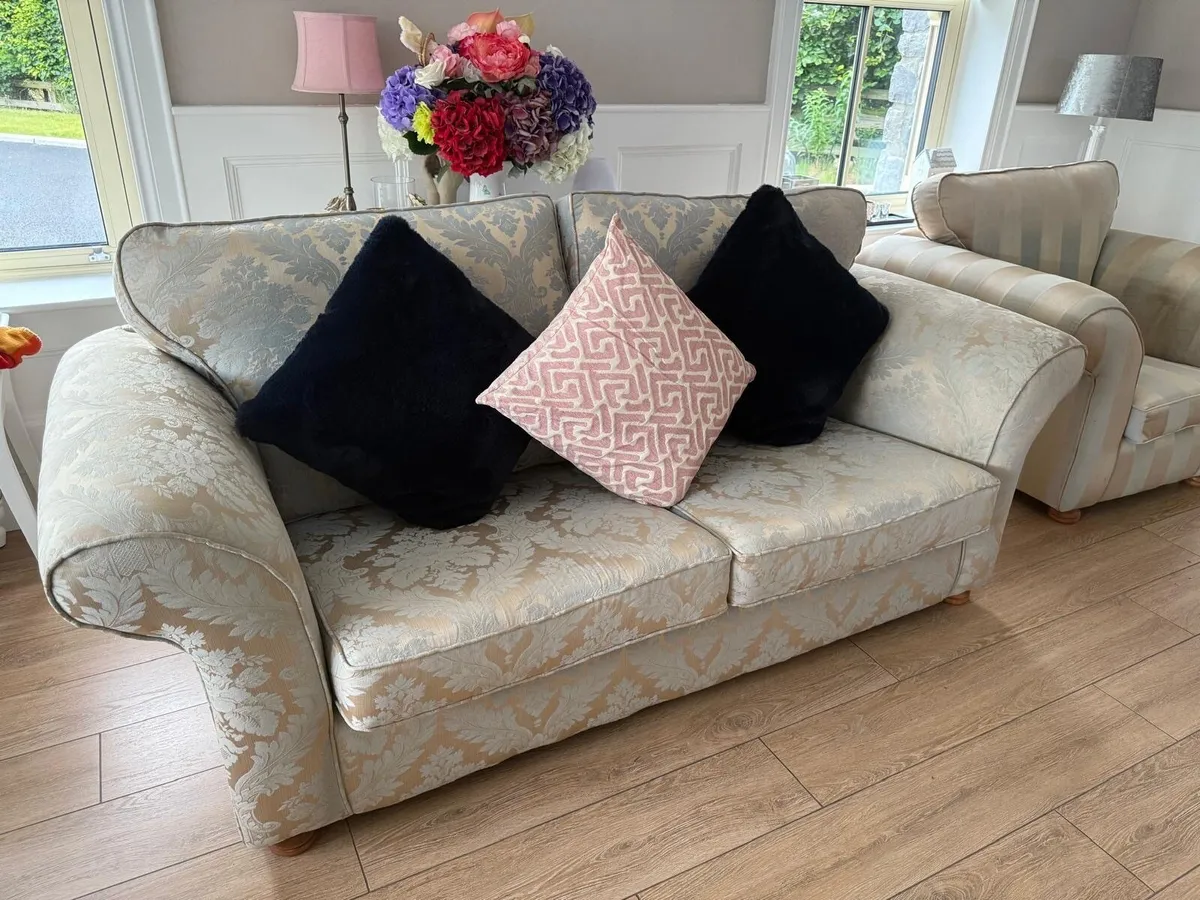 Laura Ashley suite of furniture - Image 1
