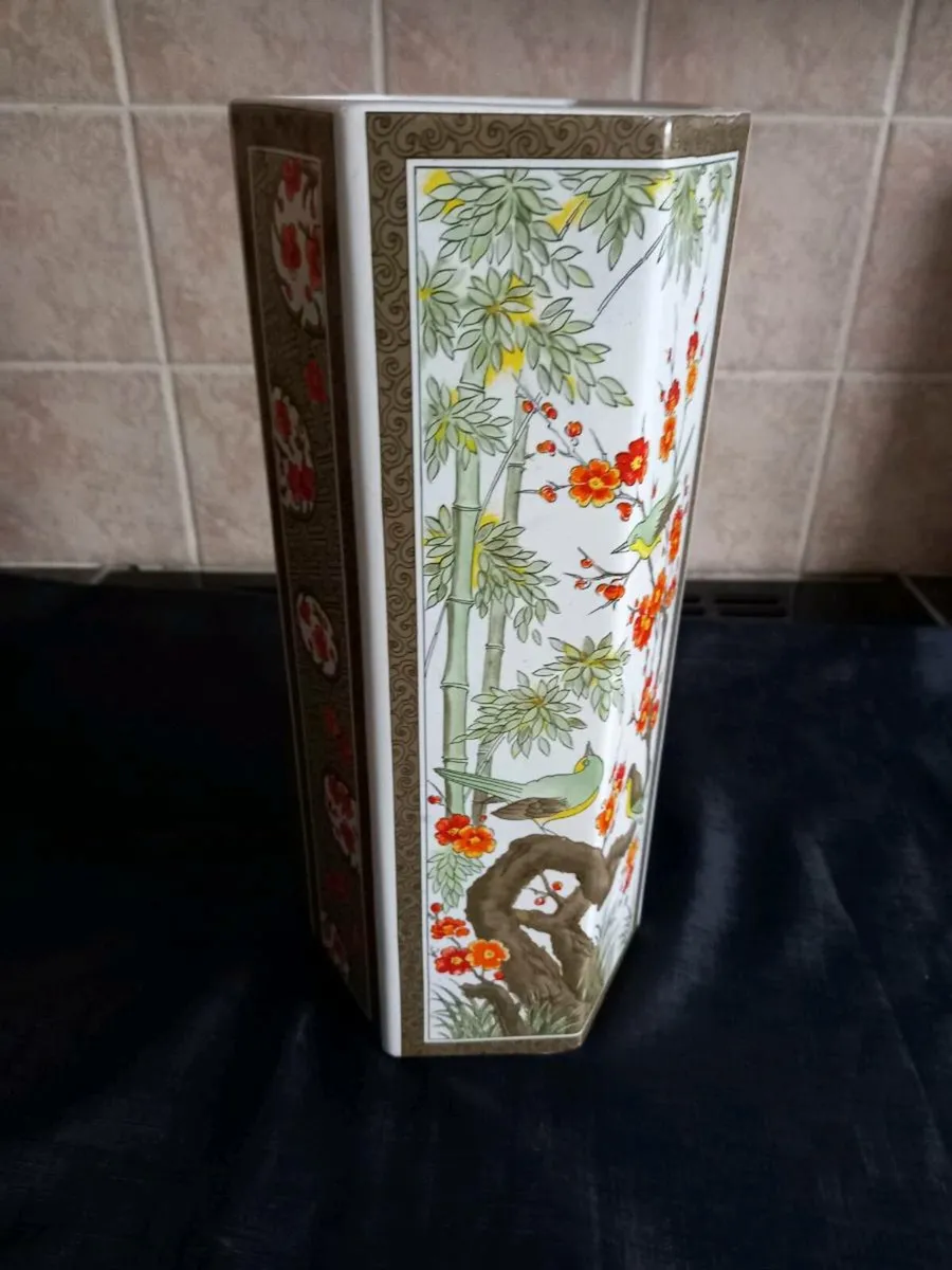 Oriental Hexagon Shaped Vase - Image 2