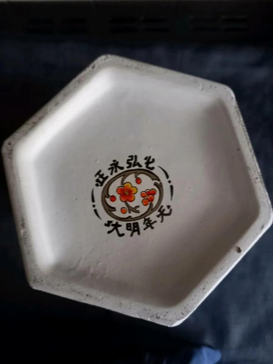 Oriental Hexagon Shaped Vase - Image 3