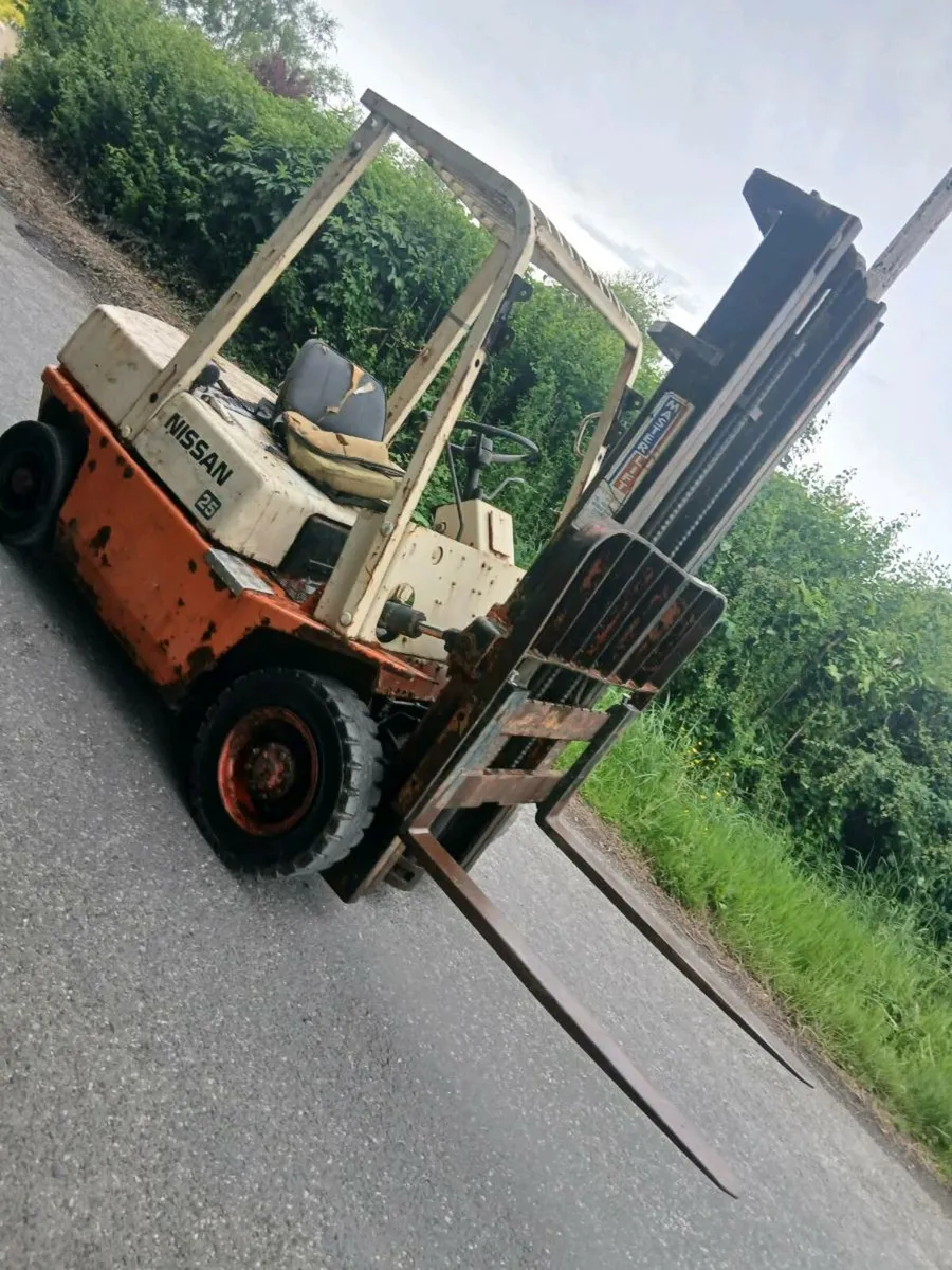Nissan fork lift - Image 1