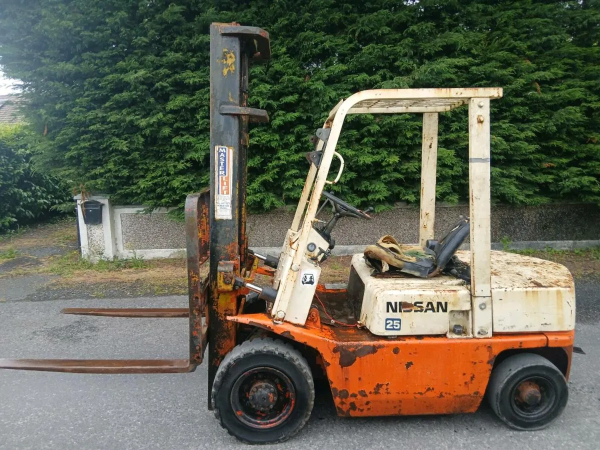 Nissan fork lift - Image 2