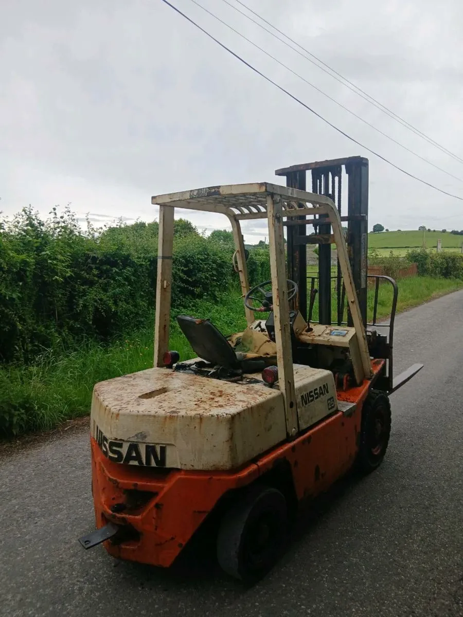 Nissan fork lift - Image 4