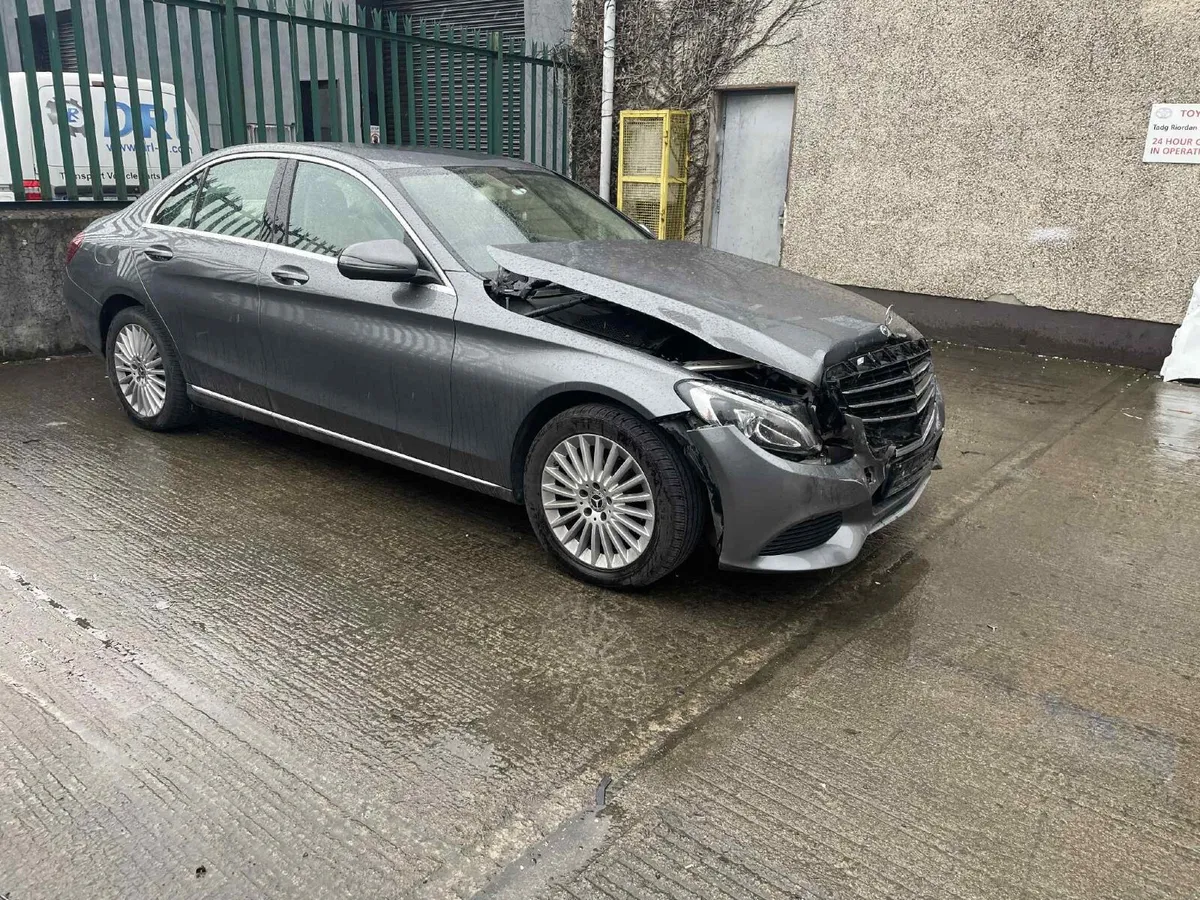 Mercedes-Benz C-Class 2017 - Image 3