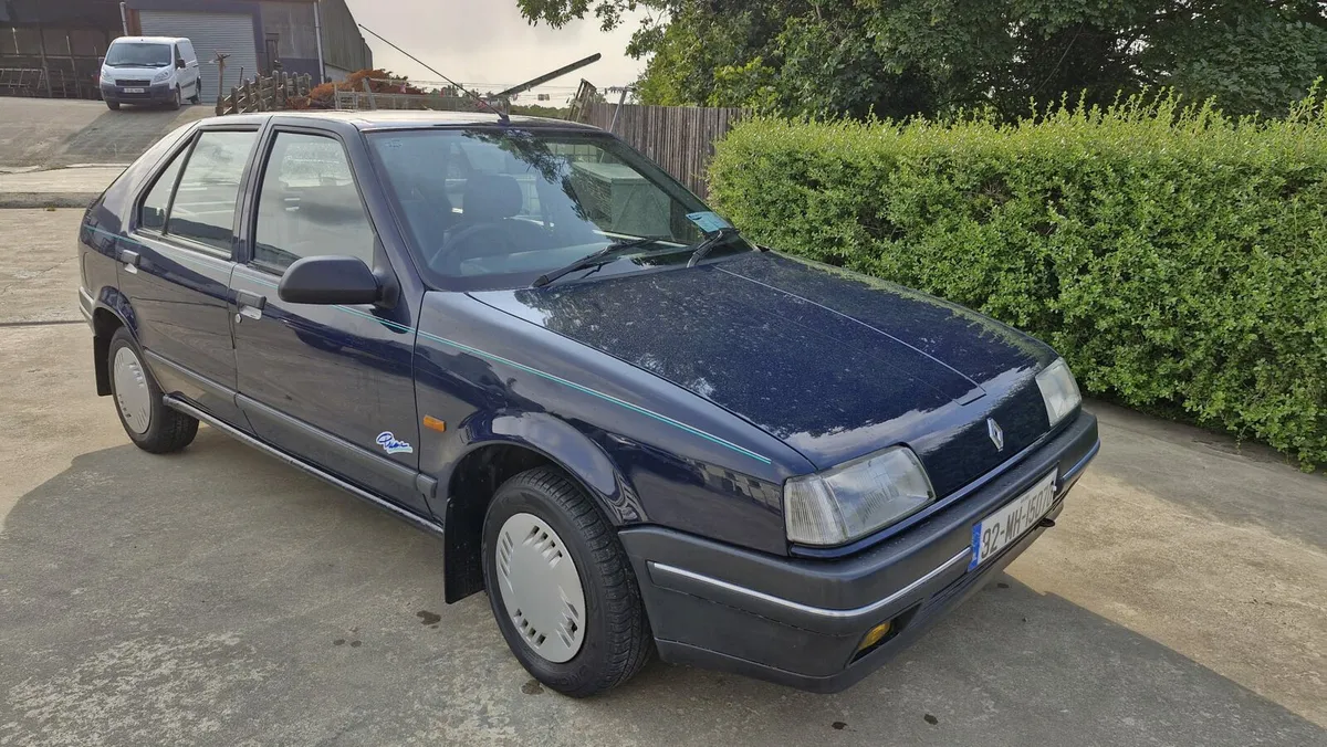 1992 Renault 19 - Image 1