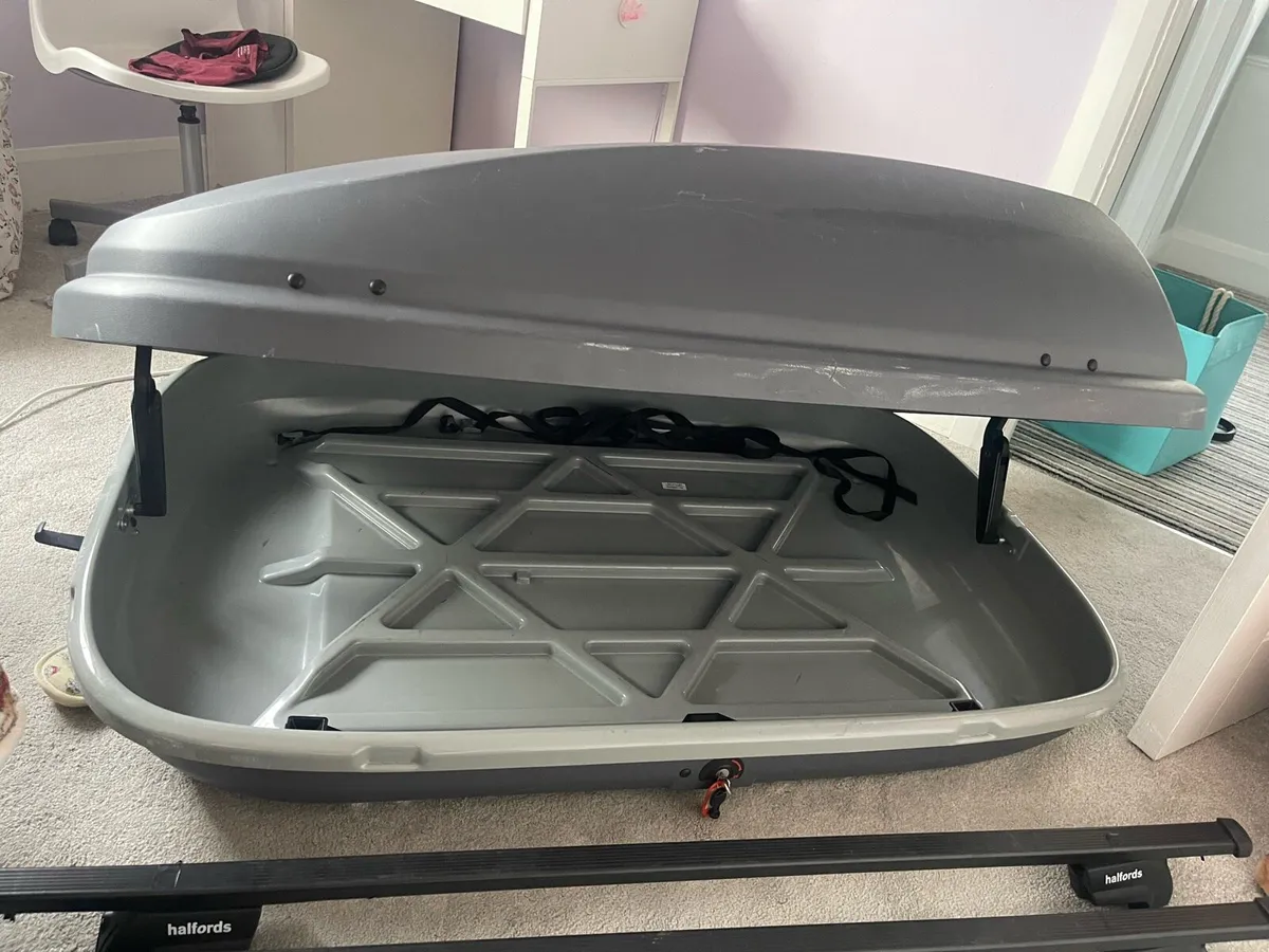 Car roof box  plus rails and instructions - Image 3