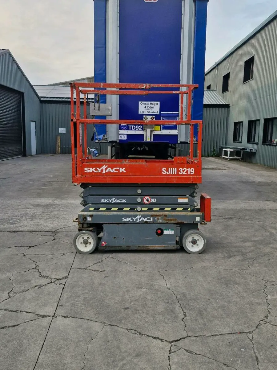 SKYJACK SJIII3219 SCISSOR LIFT - Image 2