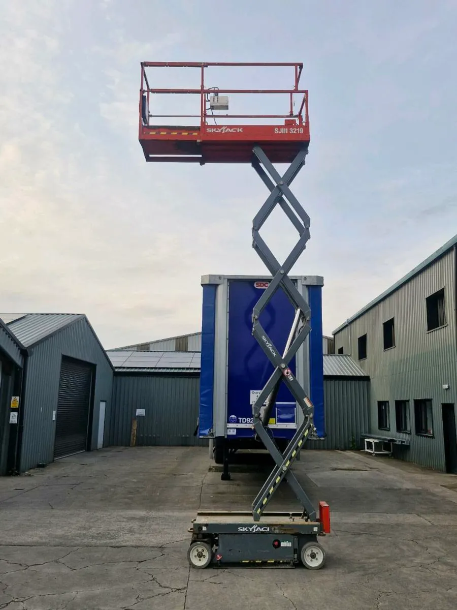 SKYJACK SJIII3219 SCISSOR LIFT - Image 3