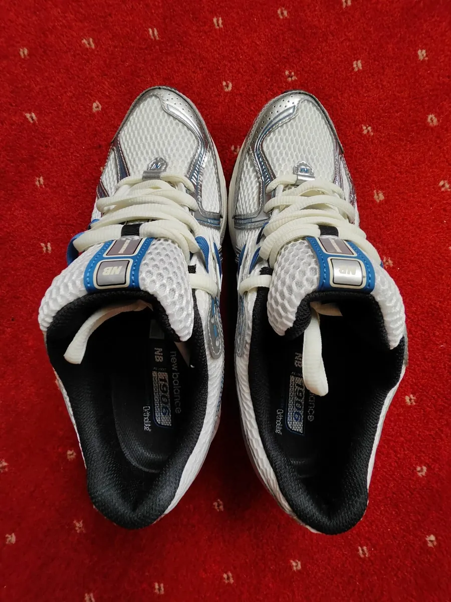 New Balance 1906R Silver Metallic Blue Size 9 UK - Image 4