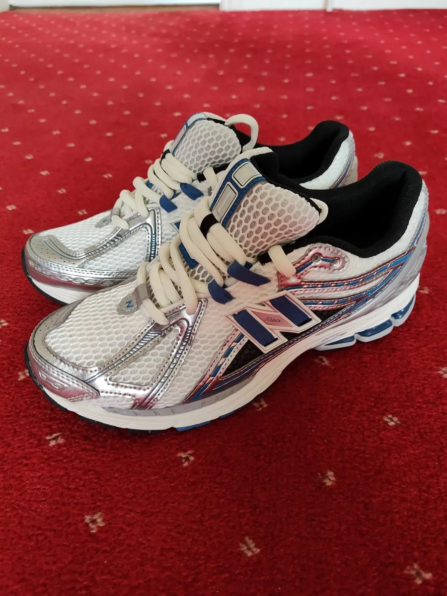 New Balance 1906R Silver Metallic Blue Size 9 UK - Image 1