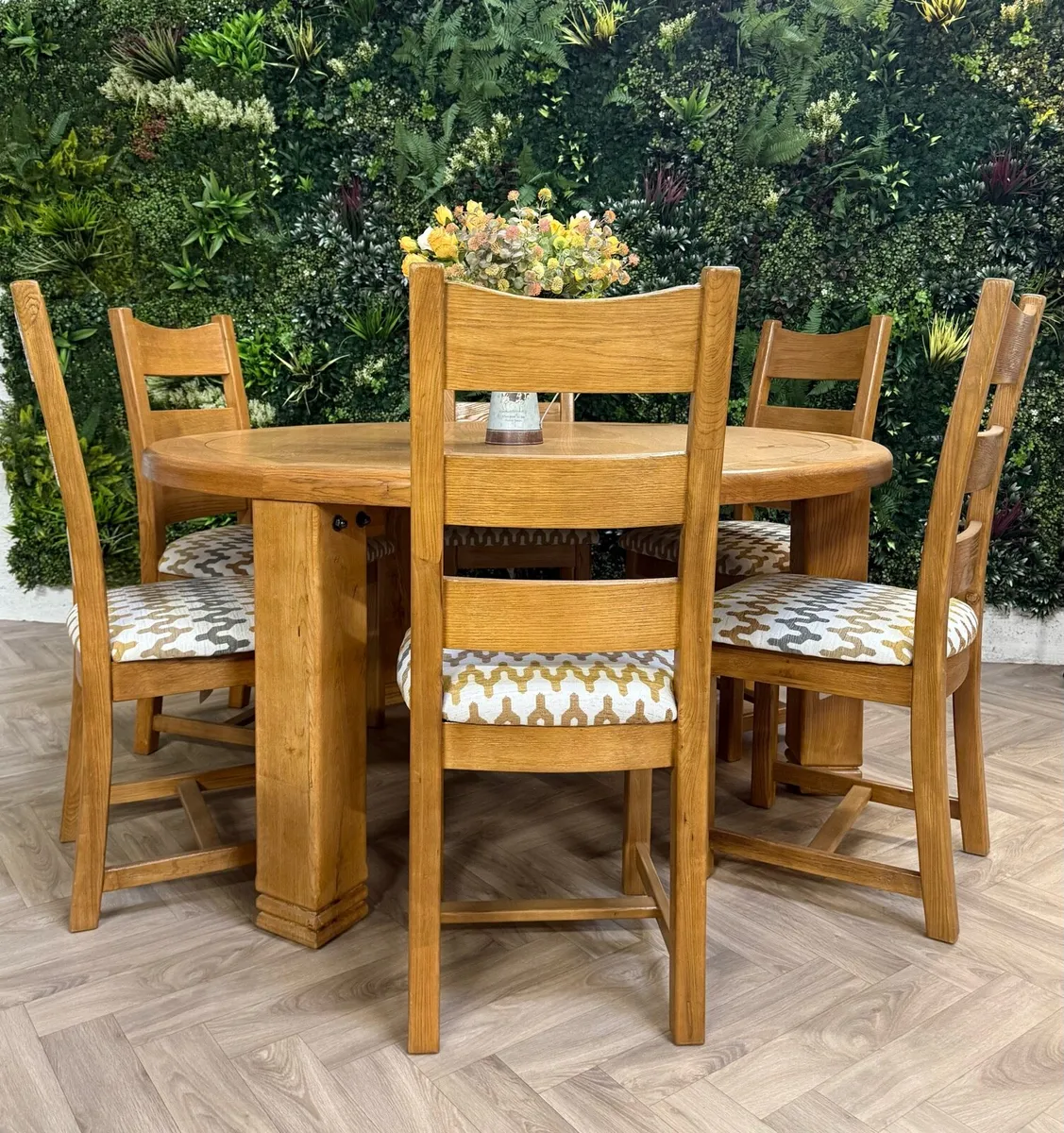 Round oak kitchen table & 6 chairs/dining set - Image 1