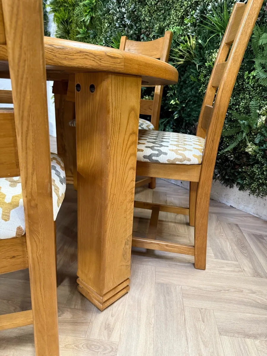 Round oak kitchen table & 6 chairs/dining set - Image 4