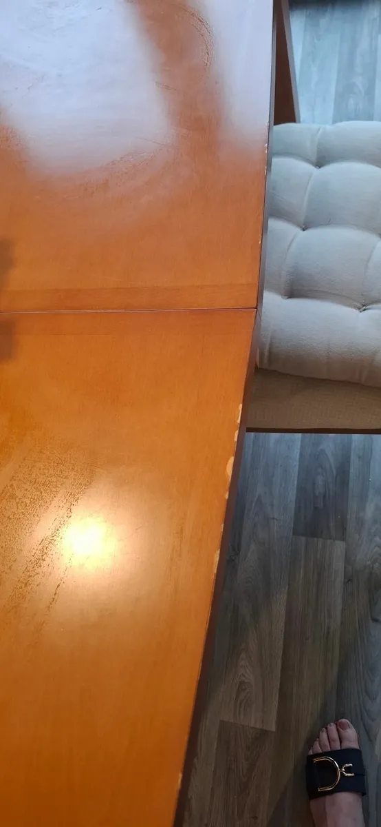 Beautiful extendable kitchen table & 6 chairs - Image 2
