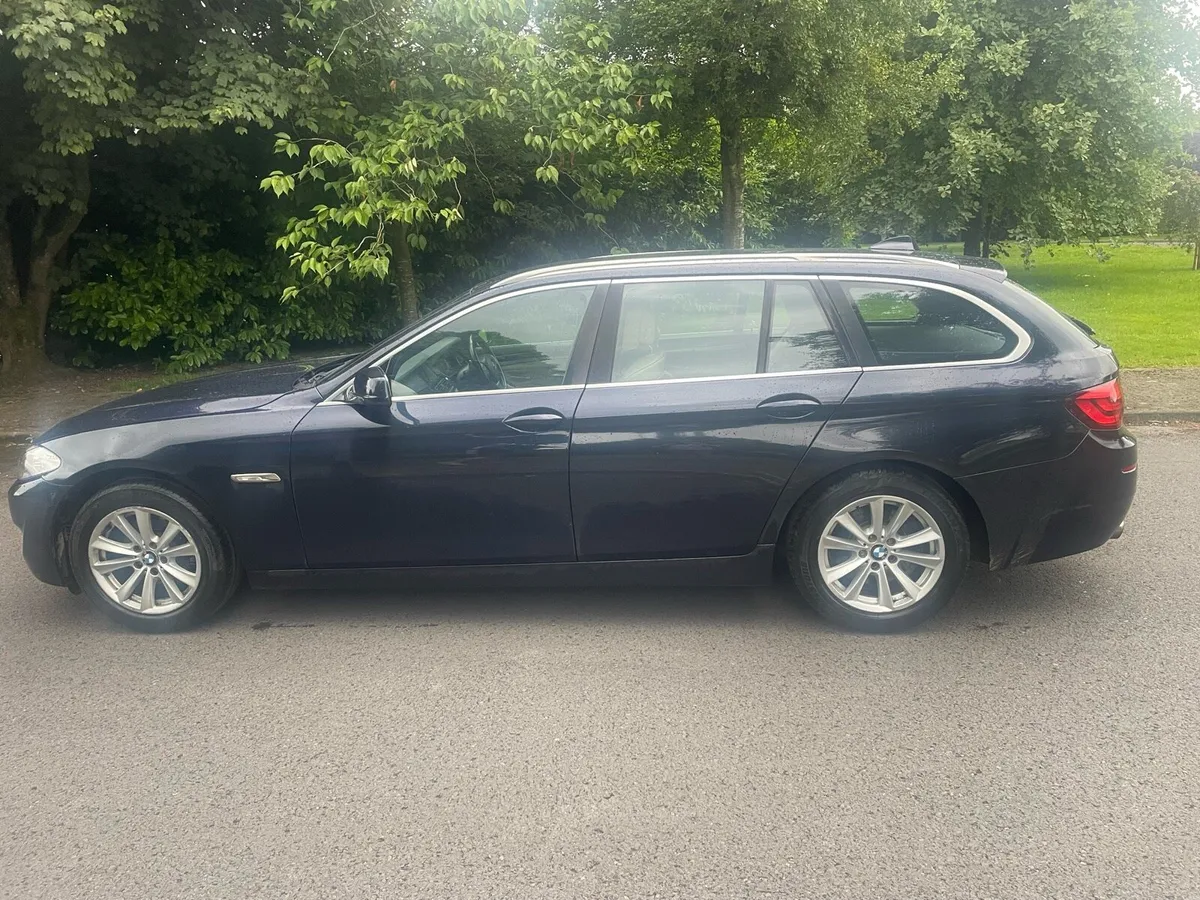 Low Mileage 5 Series BMW estate FSH - Image 4