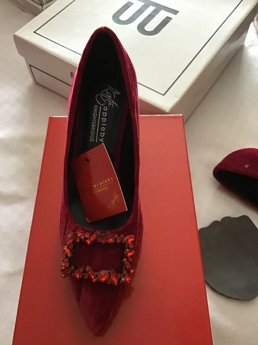 Beautiful red evening shoes new. - Image 3