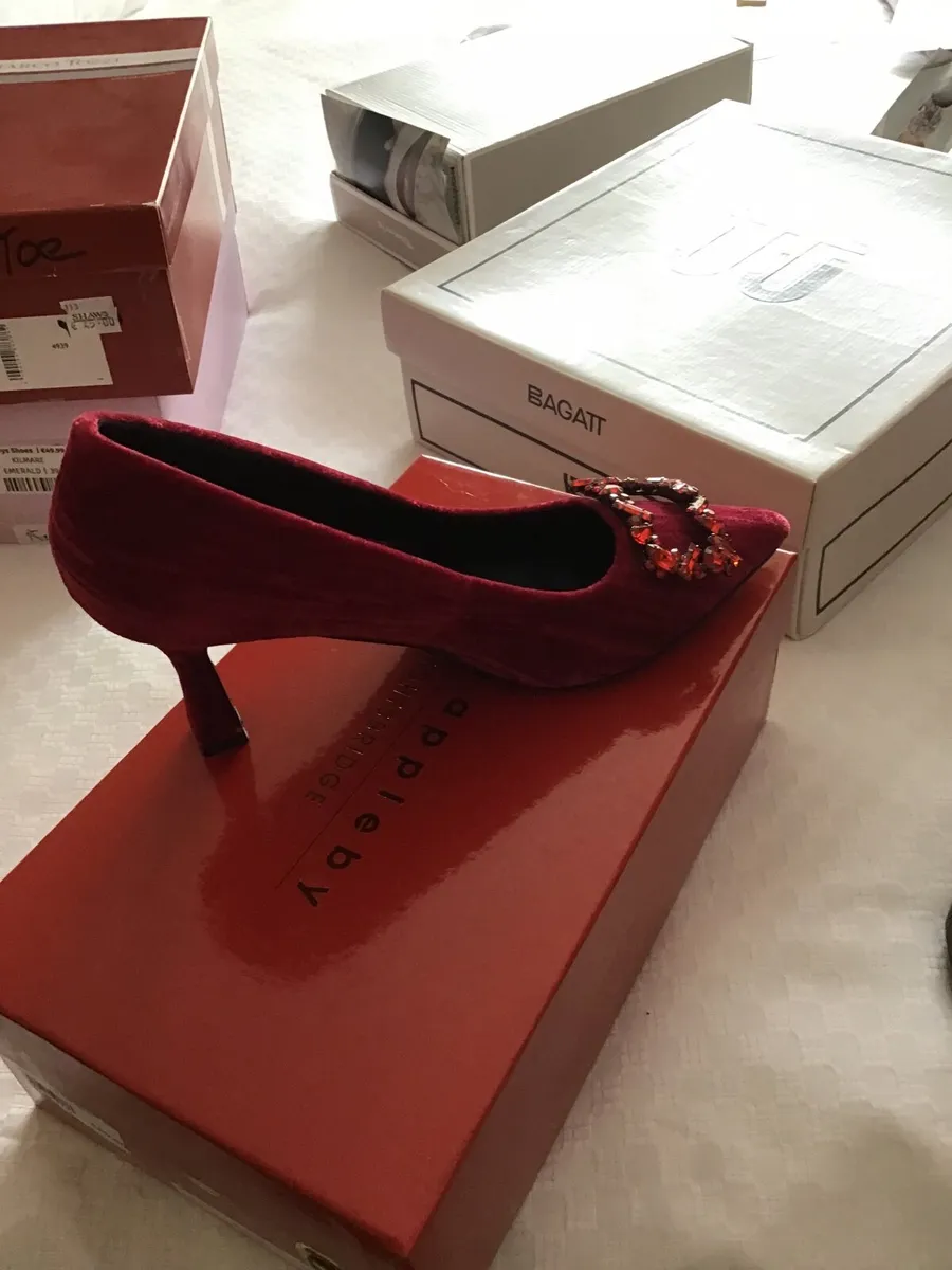 Beautiful red evening shoes new. - Image 4